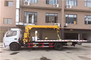 延川附近汽车轮胎更换